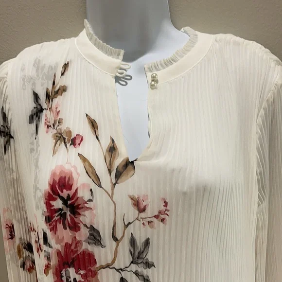 White House Black Market Pleated Blouse - Picture 3 of 13